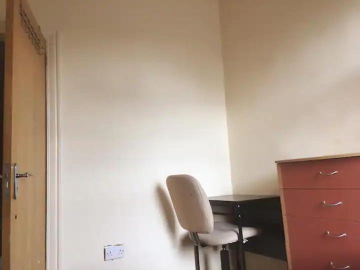 Single Room - Town & University Nearby, 24H Bus, Airport-Linked Manchester Eksteriør bilde